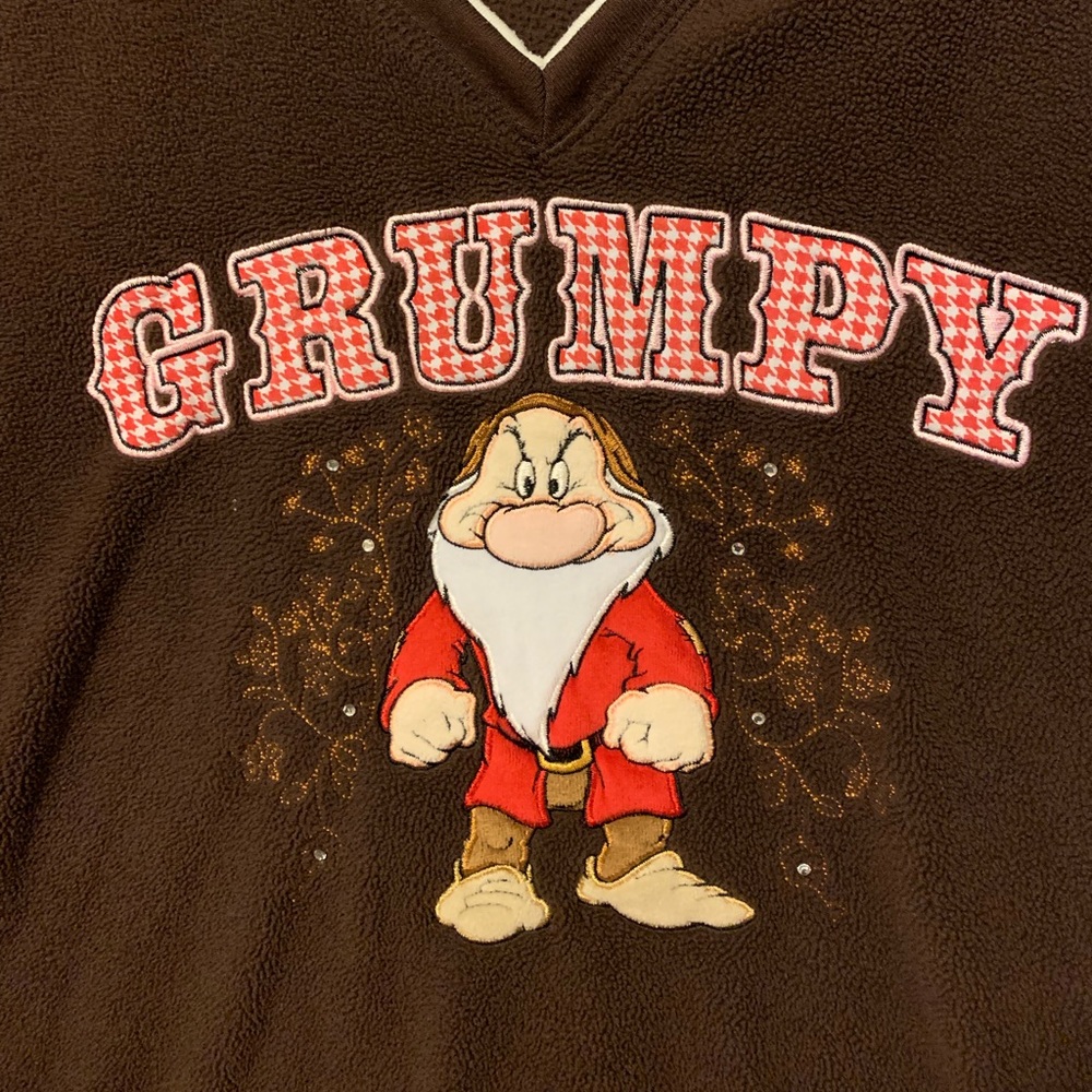 Grumpy Sweater 🍎💙🎀 - Picture 3 of 6